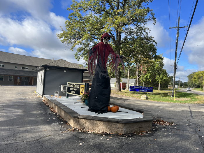 Rise and Grind (Coffee Pot, Bear Claw Coffee) - October 8 2023